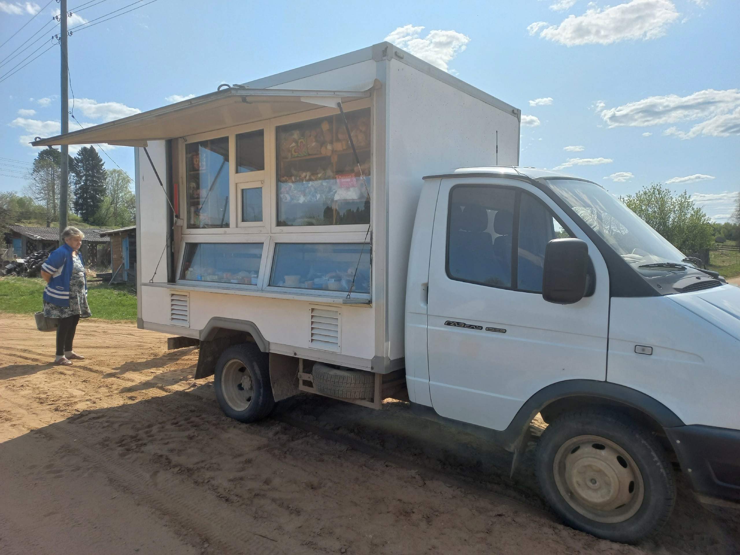 Специалистом администрации Никольского муниципального района проверена работа автолавки Никольского РАЙПО по маршруту д.Карныш..